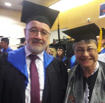 Rina Lapidus with het PhD student at Graduation
